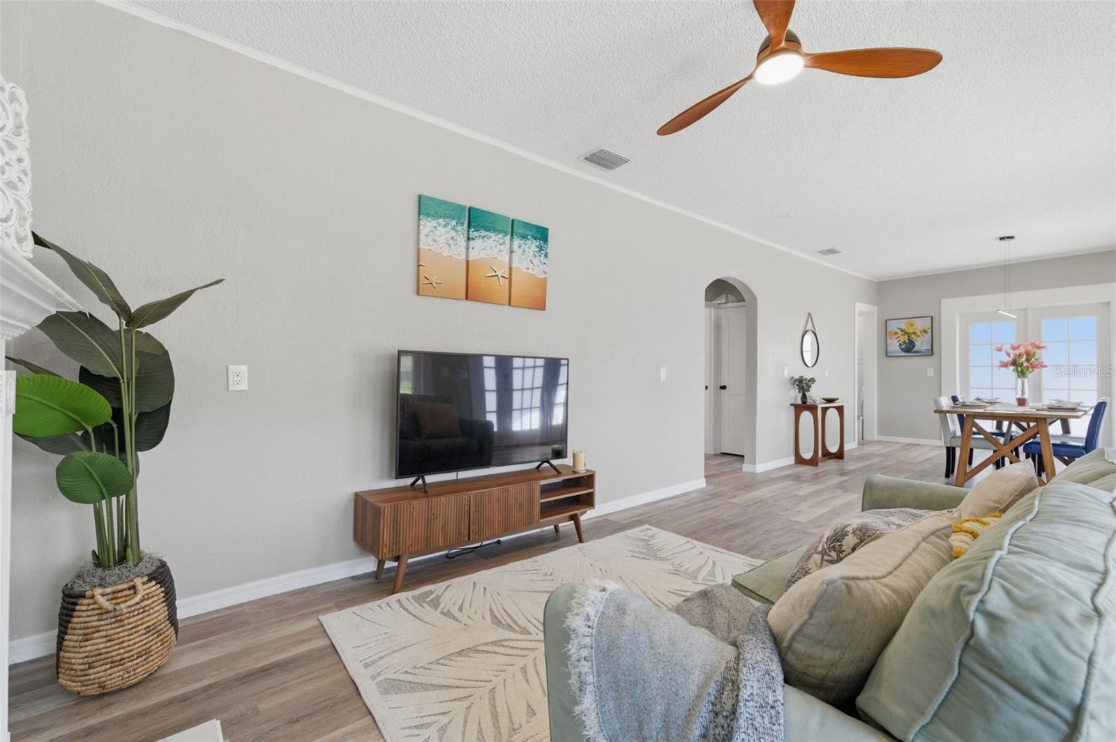 Listing photo id 71 for 410 Lemon Street