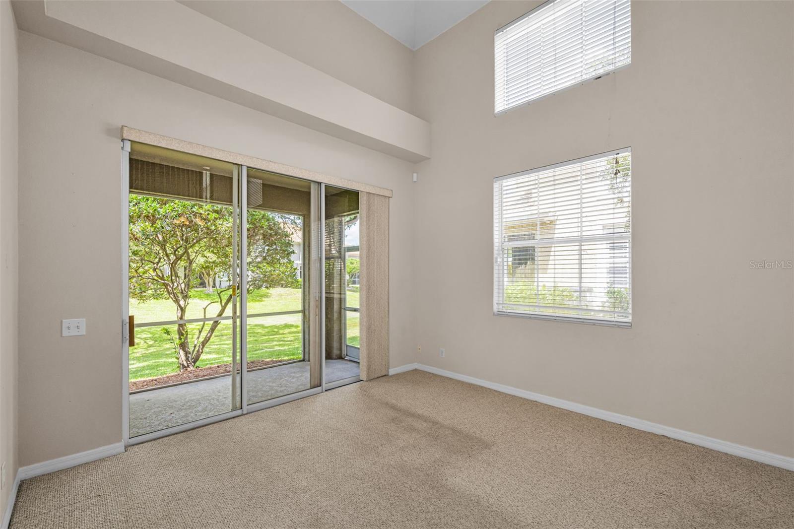 Listing photo id 9 for 3304 Covered Bridge Drive E