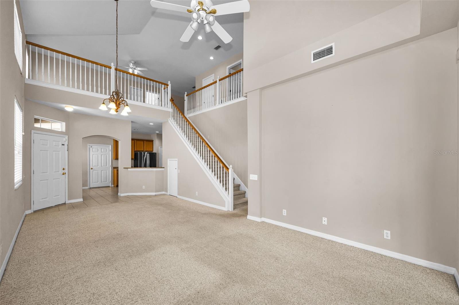 Listing photo id 10 for 3304 Covered Bridge Drive E