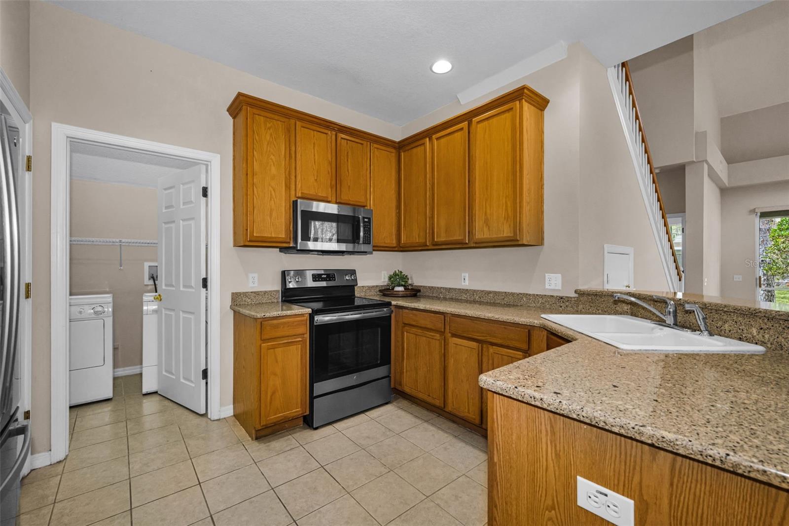 Listing photo id 12 for 3304 Covered Bridge Drive E