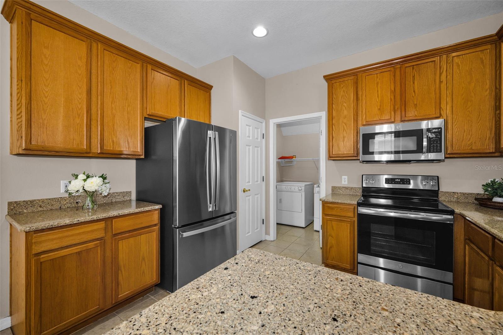 Listing photo id 13 for 3304 Covered Bridge Drive E