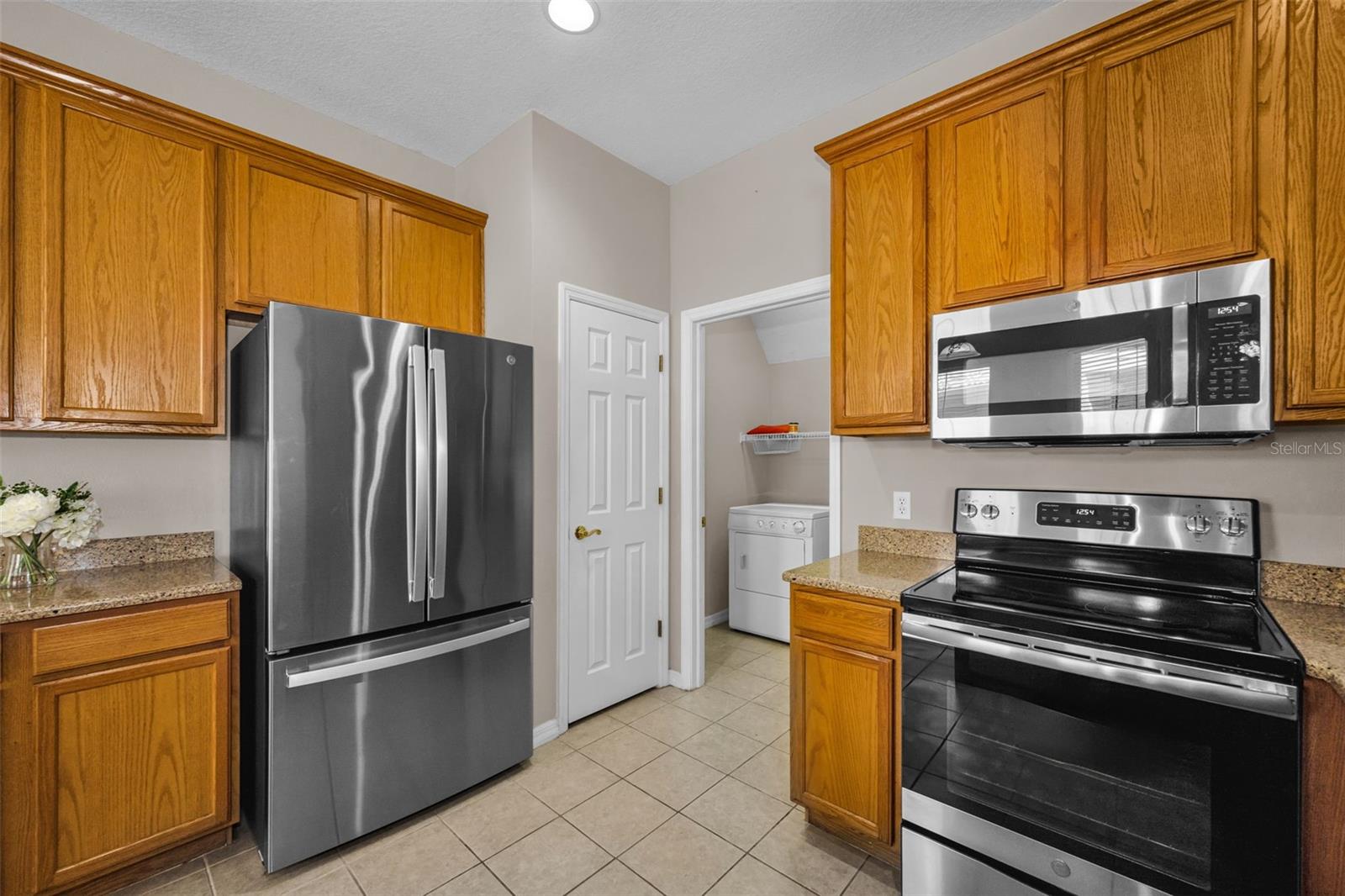 Listing photo id 17 for 3304 Covered Bridge Drive E