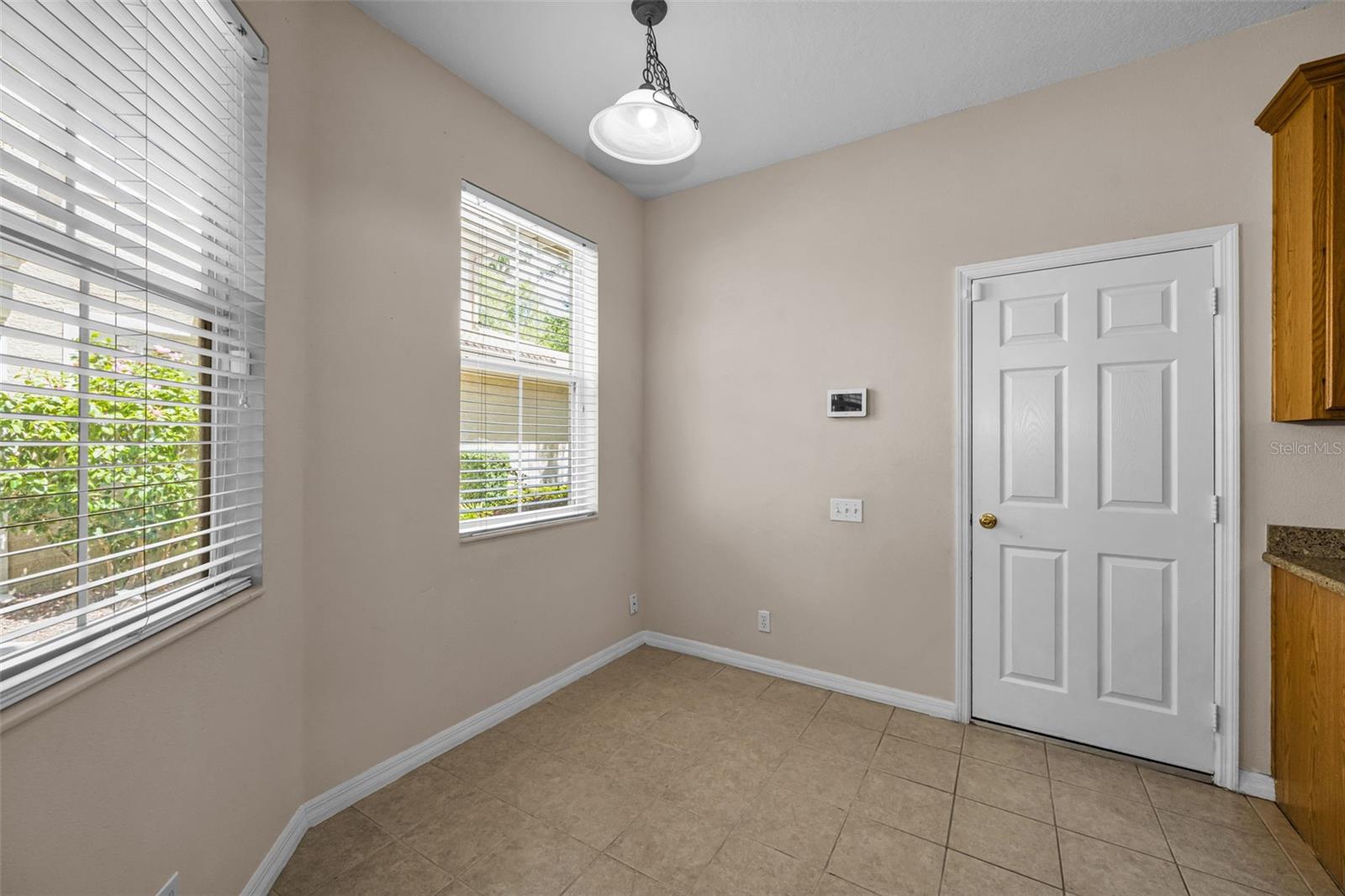 Listing photo id 18 for 3304 Covered Bridge Drive E