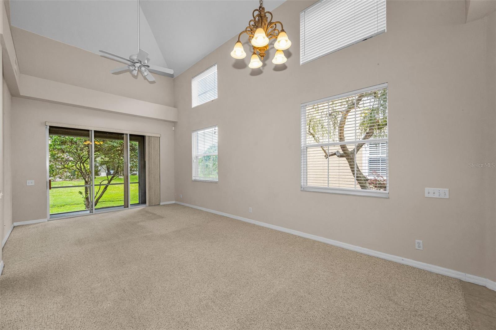 Listing photo id 22 for 3304 Covered Bridge Drive E