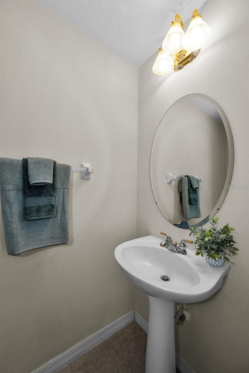 Listing photo id 26 for 3304 Covered Bridge Drive E