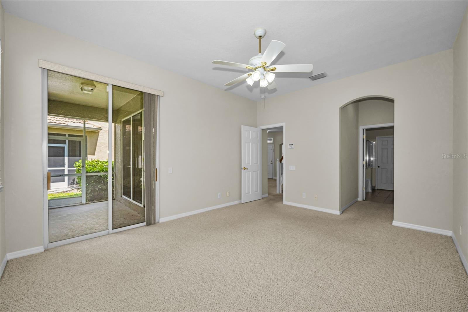 Listing photo id 29 for 3304 Covered Bridge Drive E