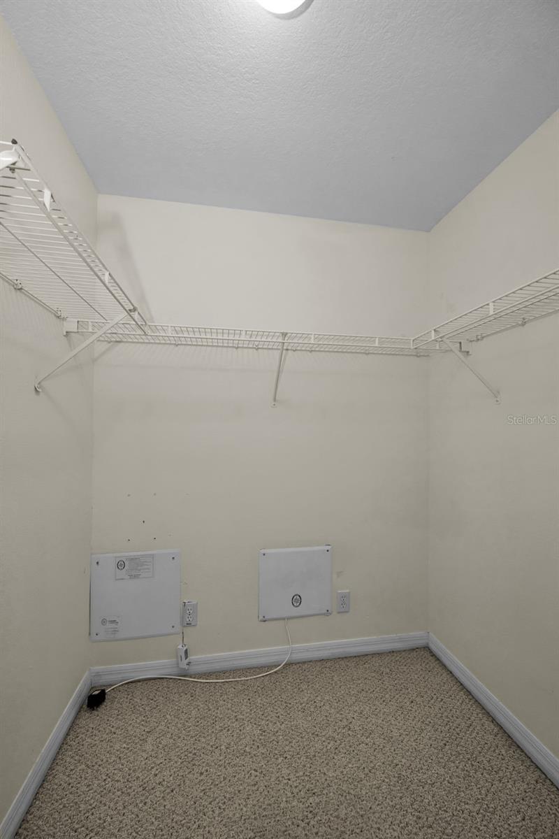 Listing photo id 30 for 3304 Covered Bridge Drive E