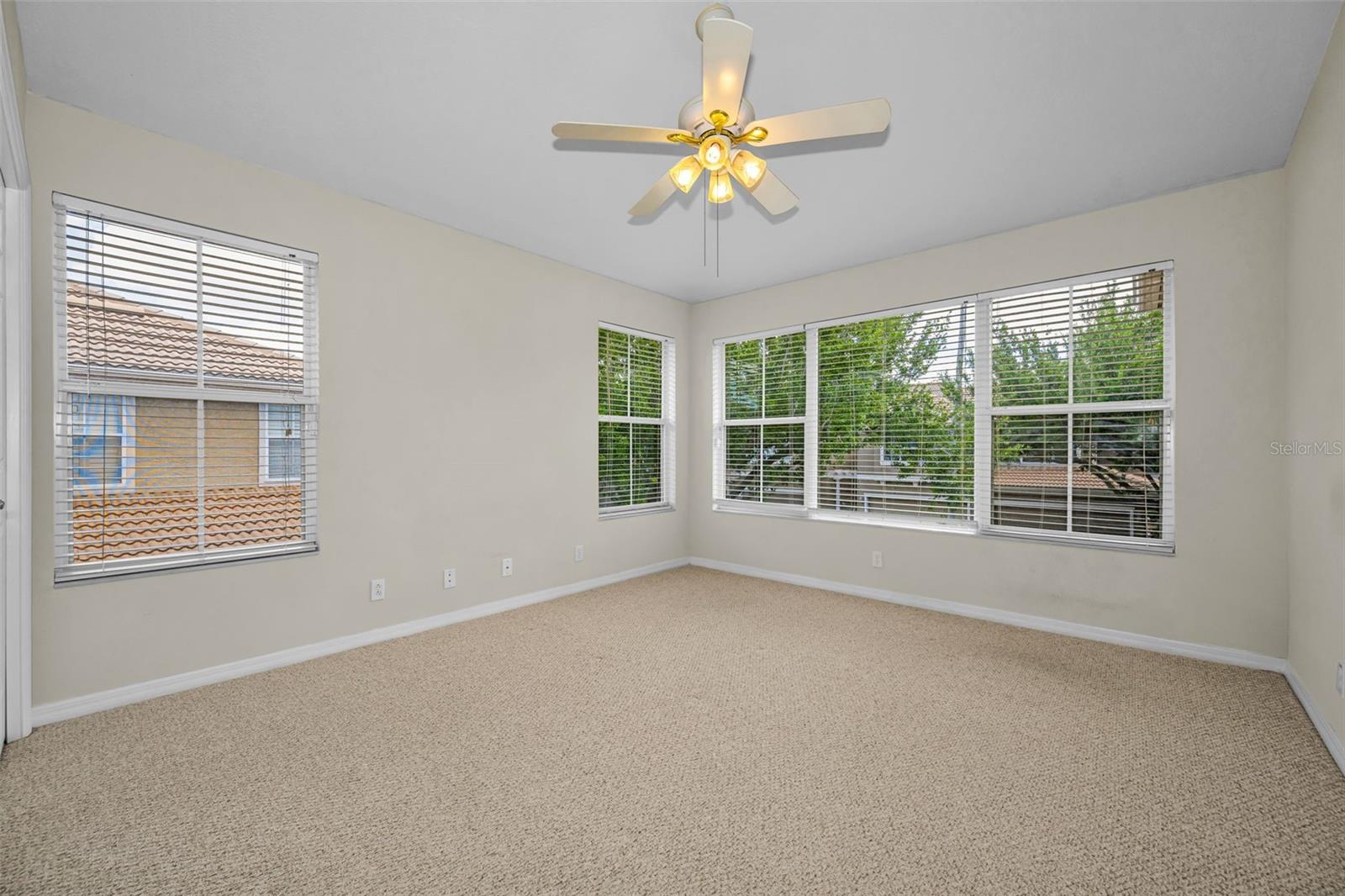 Listing photo id 34 for 3304 Covered Bridge Drive E