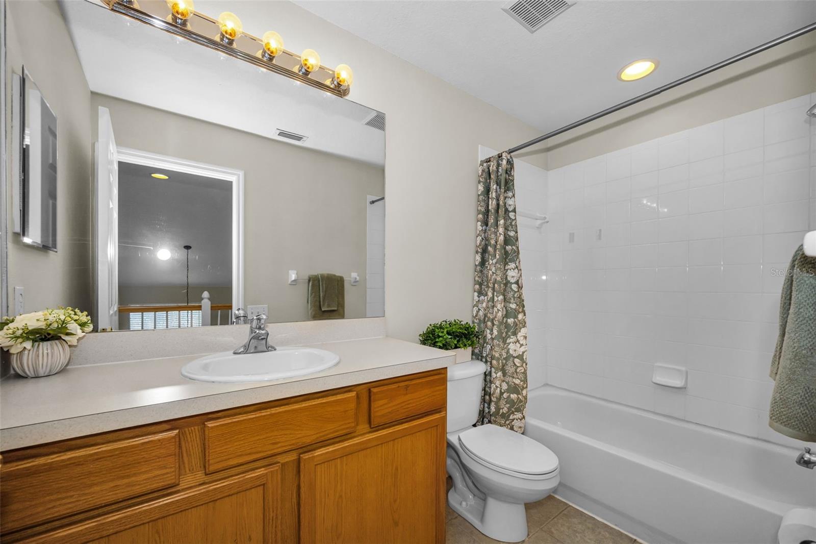 Listing photo id 35 for 3304 Covered Bridge Drive E