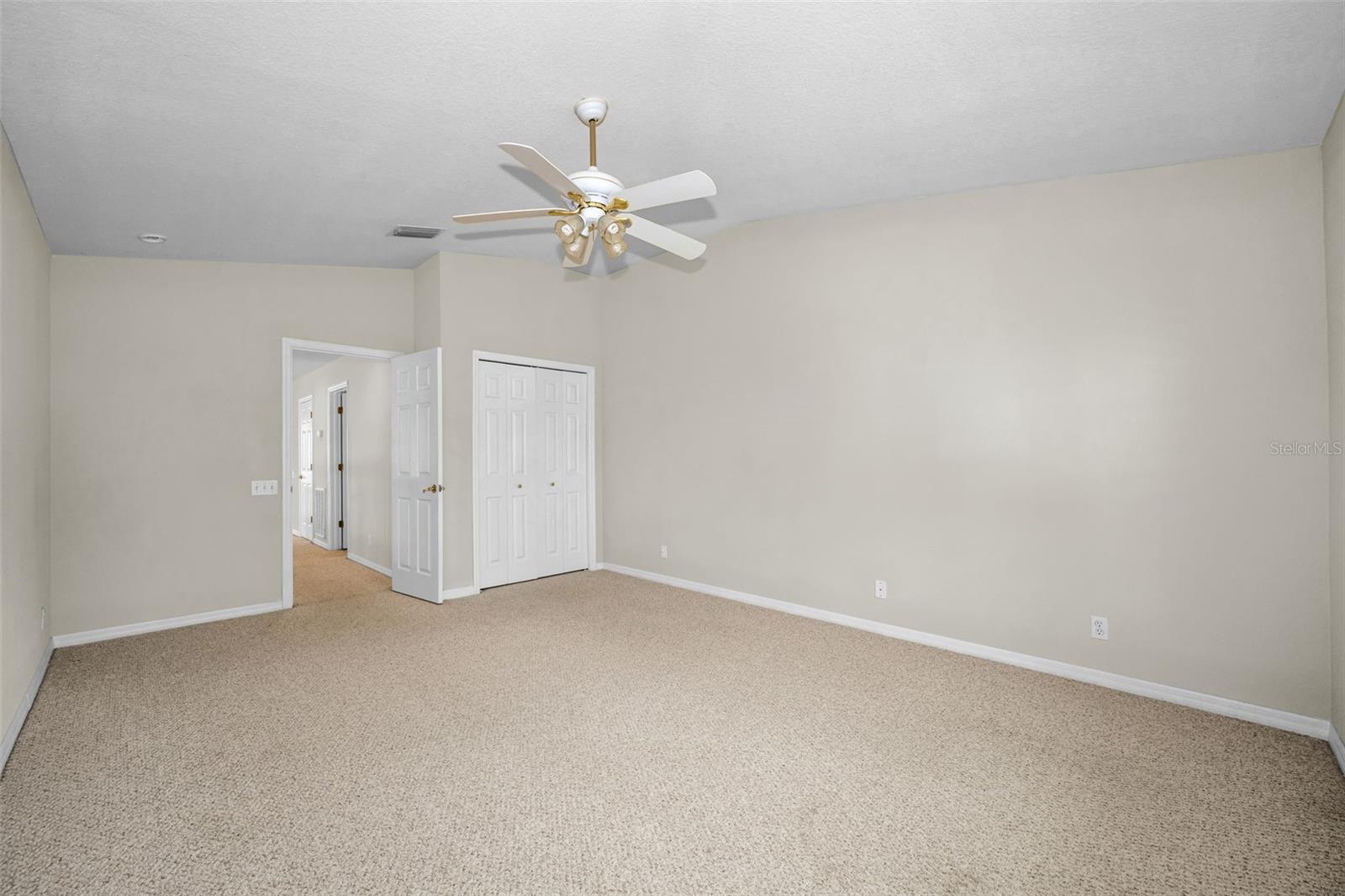 Listing photo id 36 for 3304 Covered Bridge Drive E