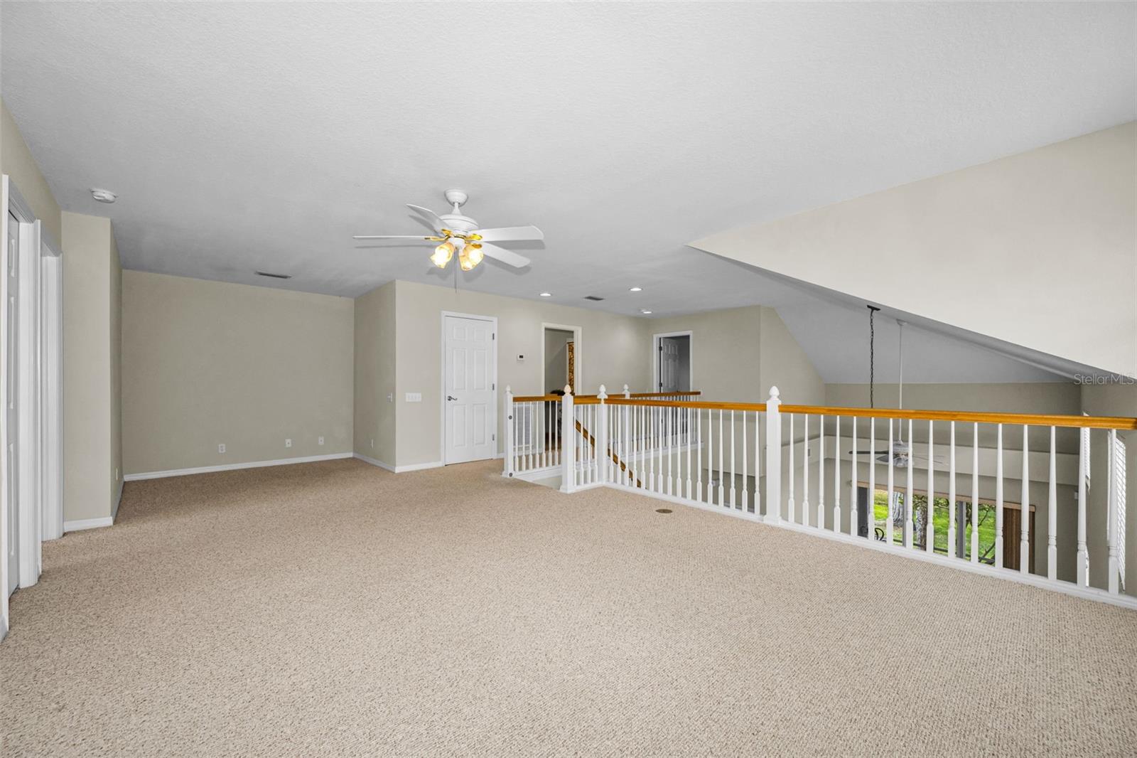 Listing photo id 38 for 3304 Covered Bridge Drive E