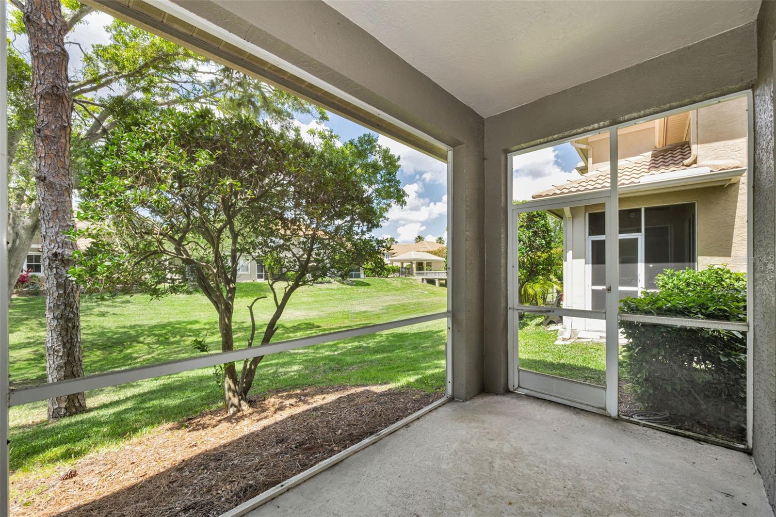 Listing photo id 41 for 3304 Covered Bridge Drive E