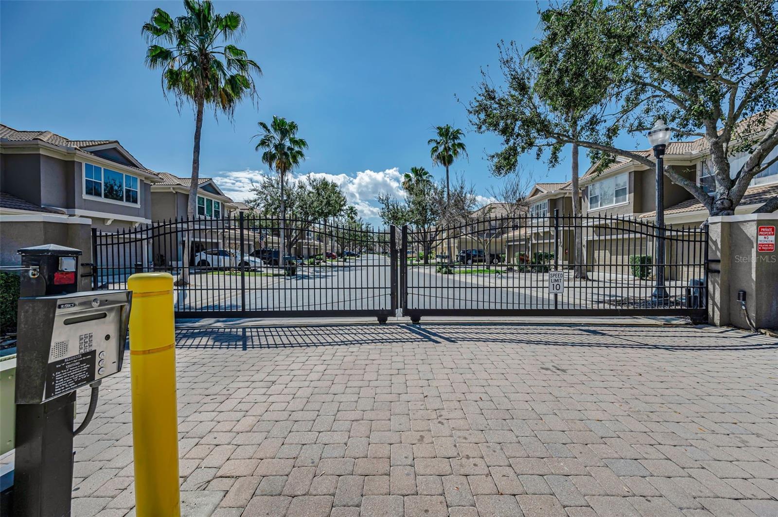 Listing photo id 50 for 3304 Covered Bridge Drive E