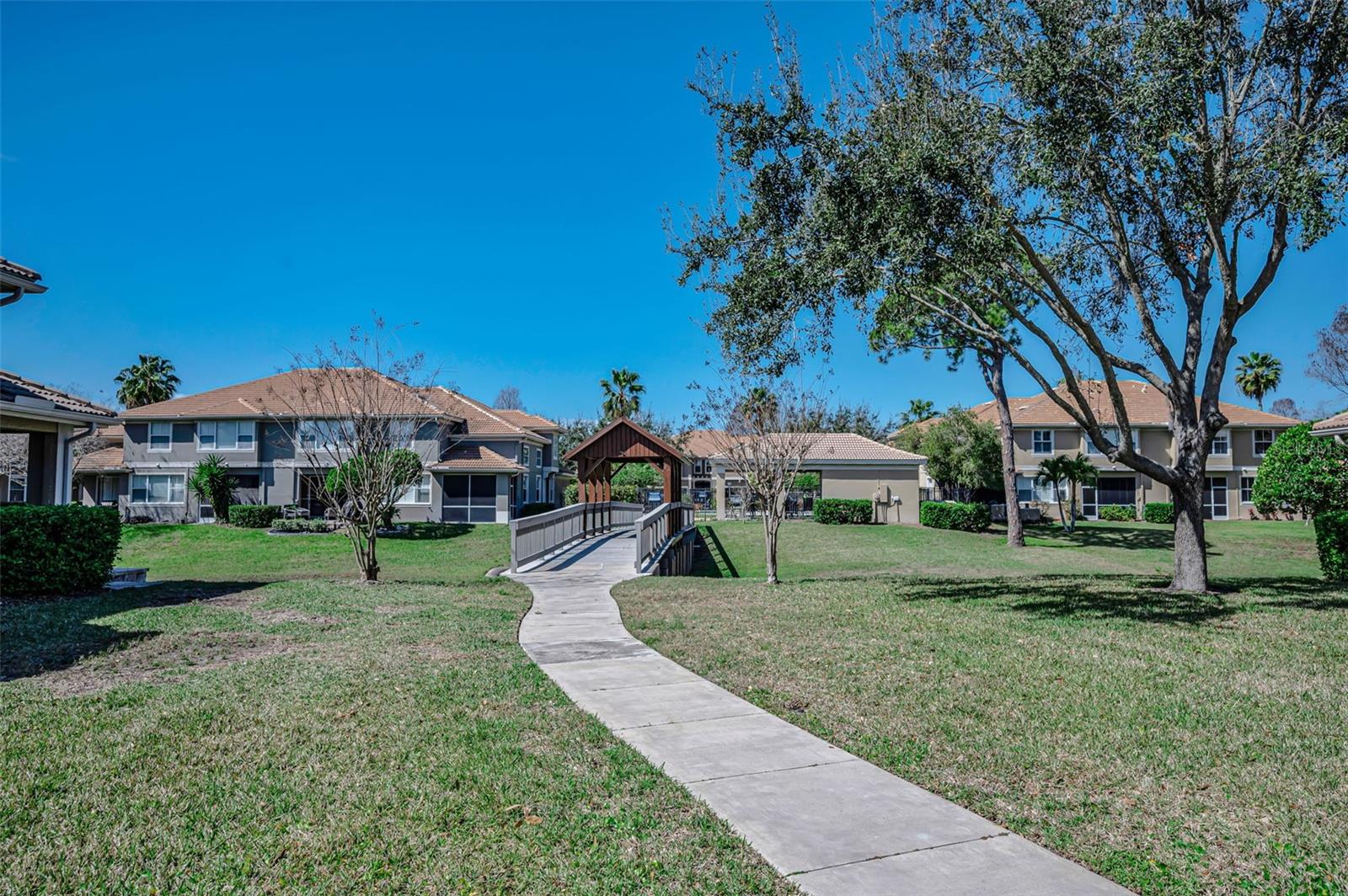 Listing photo id 51 for 3304 Covered Bridge Drive E