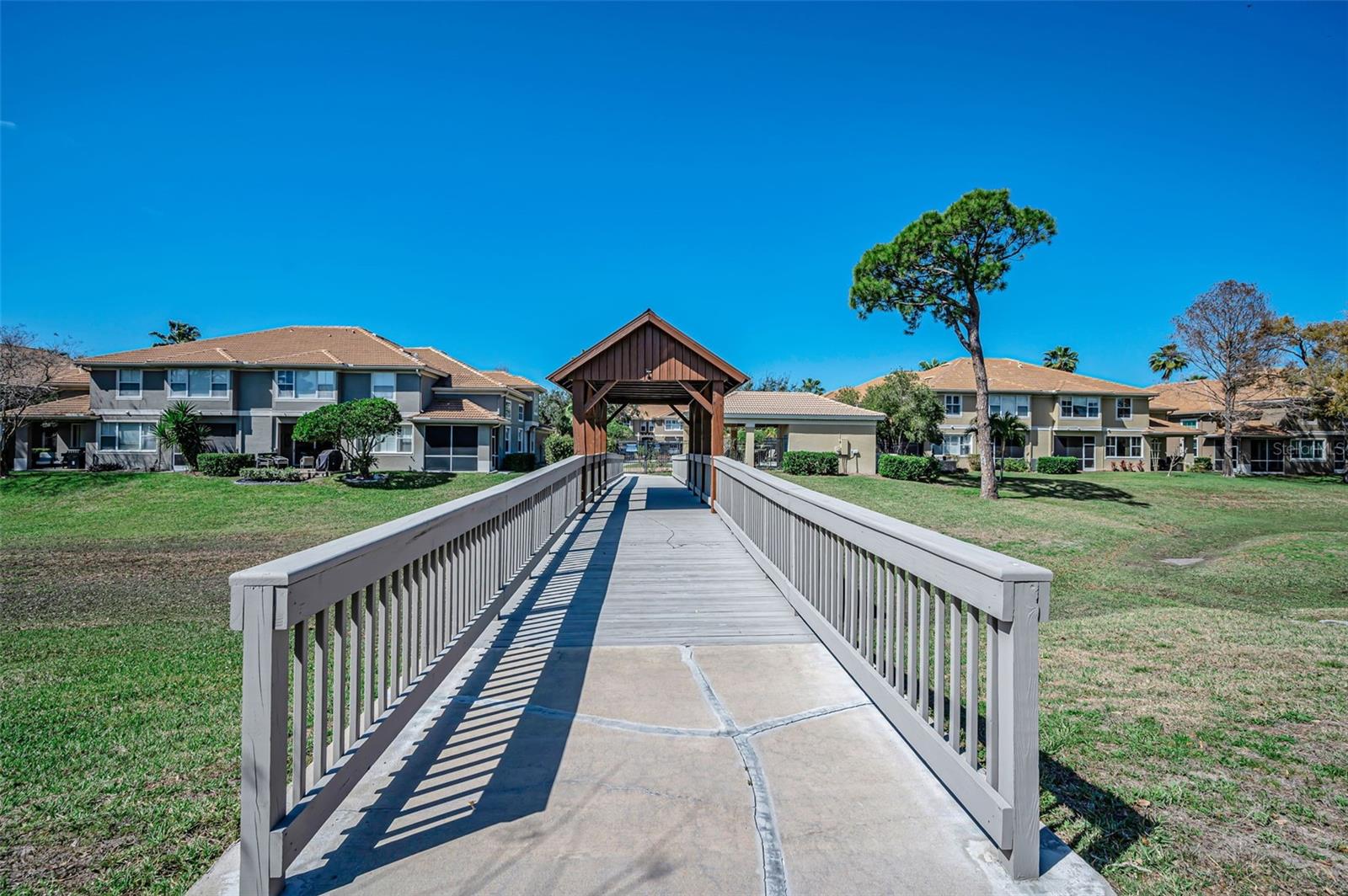 Listing photo id 52 for 3304 Covered Bridge Drive E