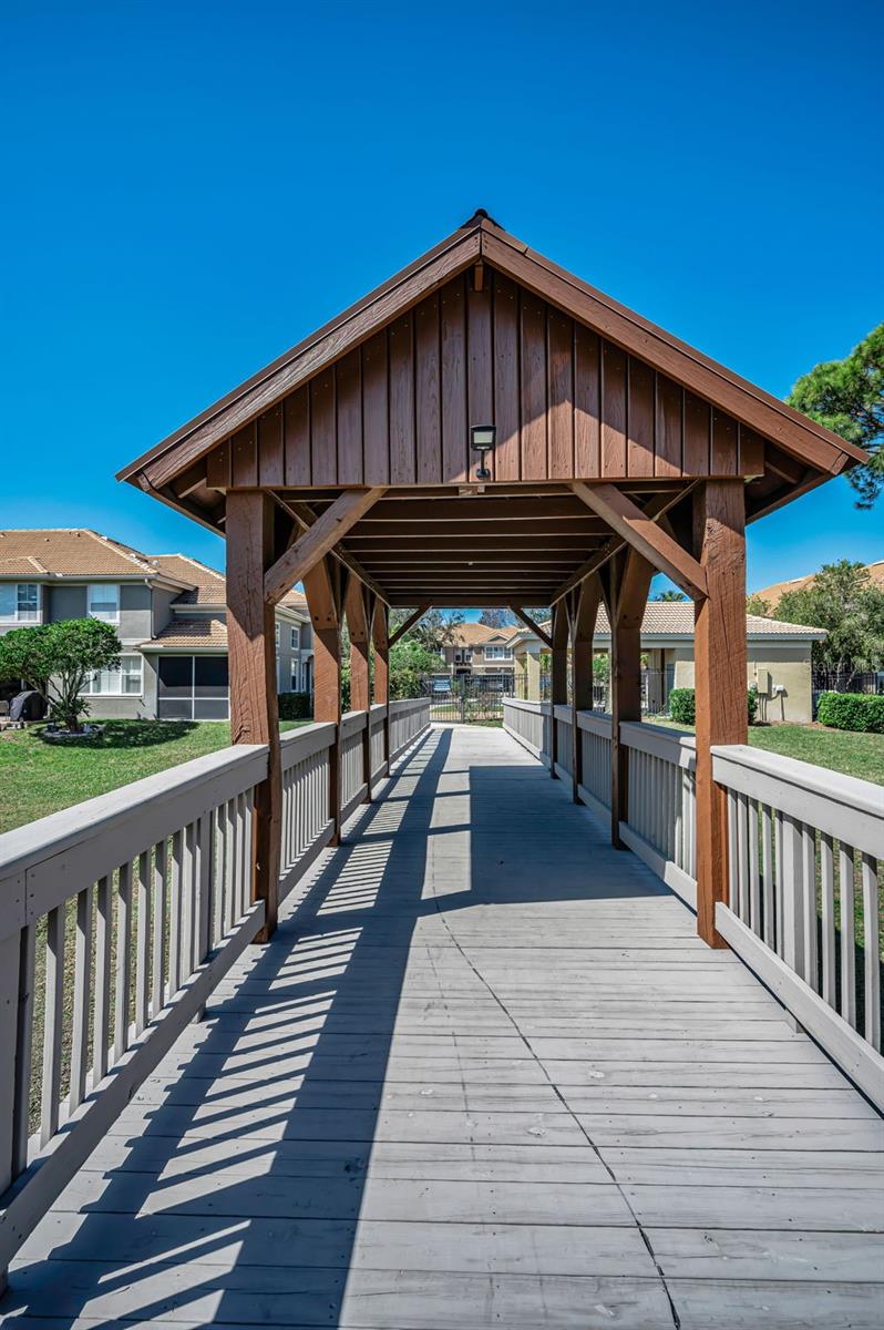 Listing photo id 53 for 3304 Covered Bridge Drive E