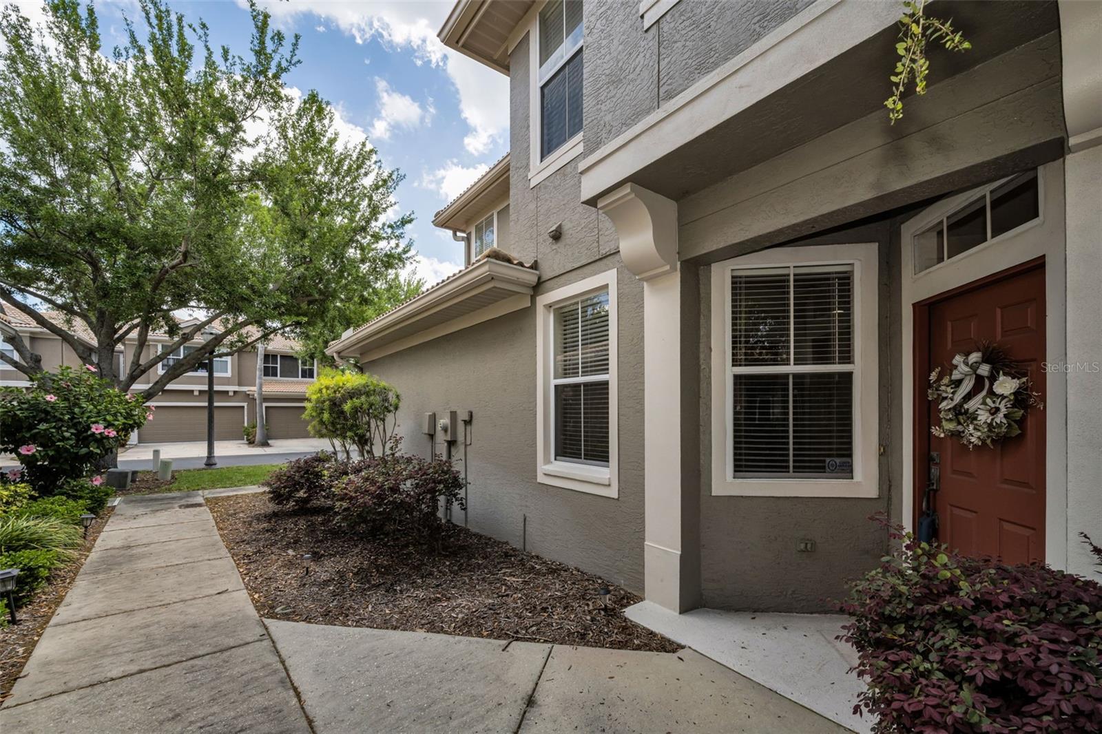 Listing photo id 4 for 3304 Covered Bridge Drive E