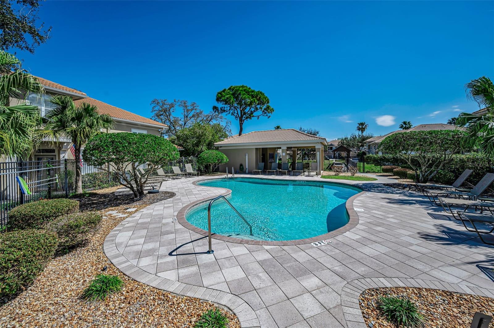 Listing photo id 58 for 3304 Covered Bridge Drive E