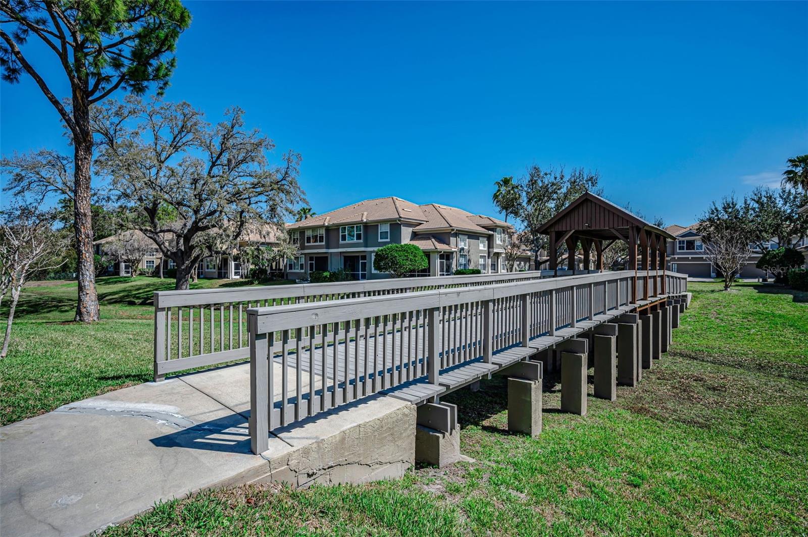 Listing photo id 64 for 3304 Covered Bridge Drive E