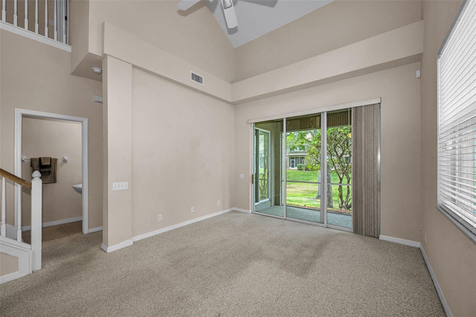 Listing photo id 7 for 3304 Covered Bridge Drive E