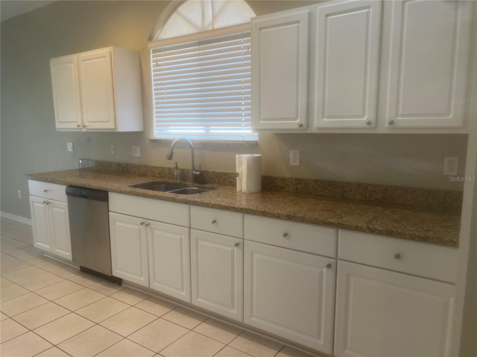 Image 18 of 55 For 18914 Maisons Drive