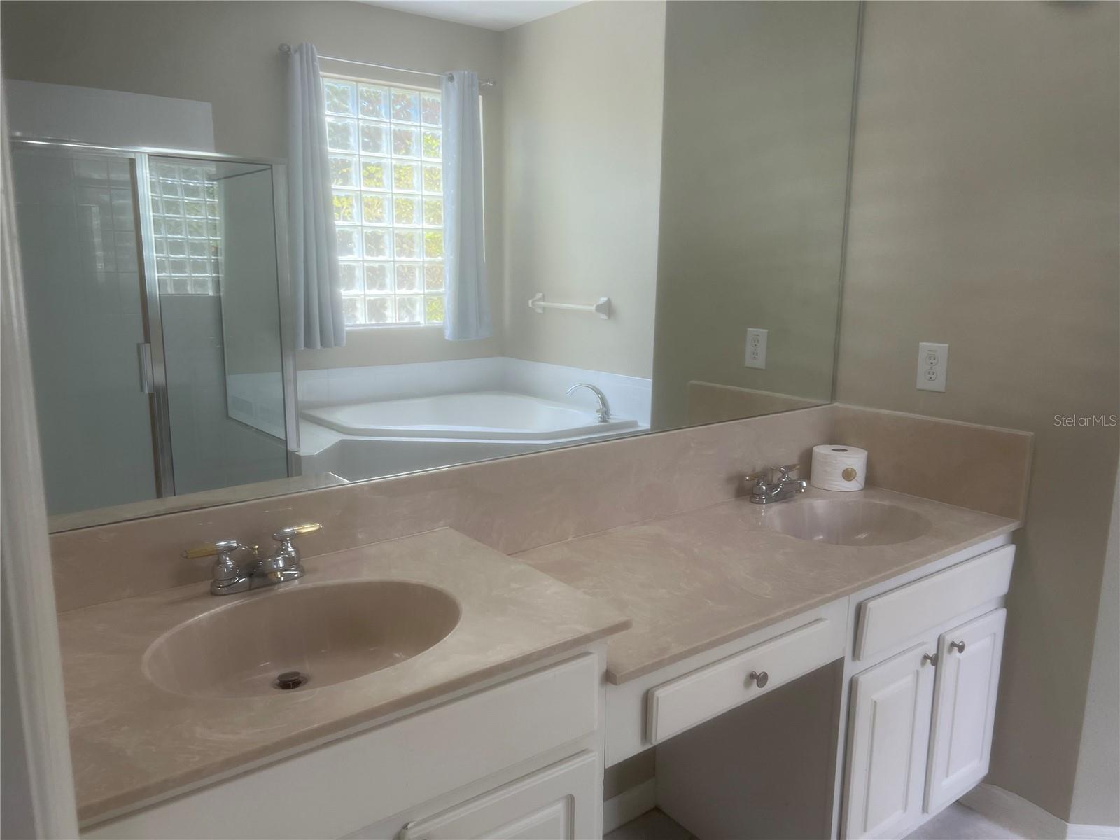 Image 26 of 55 For 18914 Maisons Drive