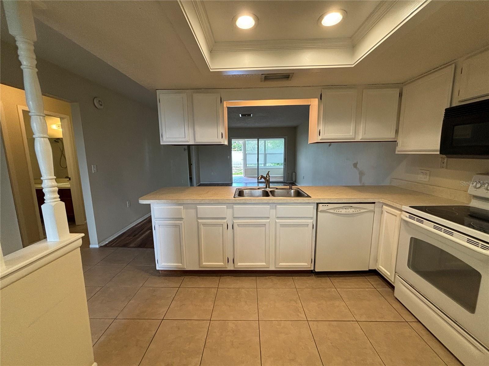 Listing photo id 4 for 2220 Bancroft Circle S D