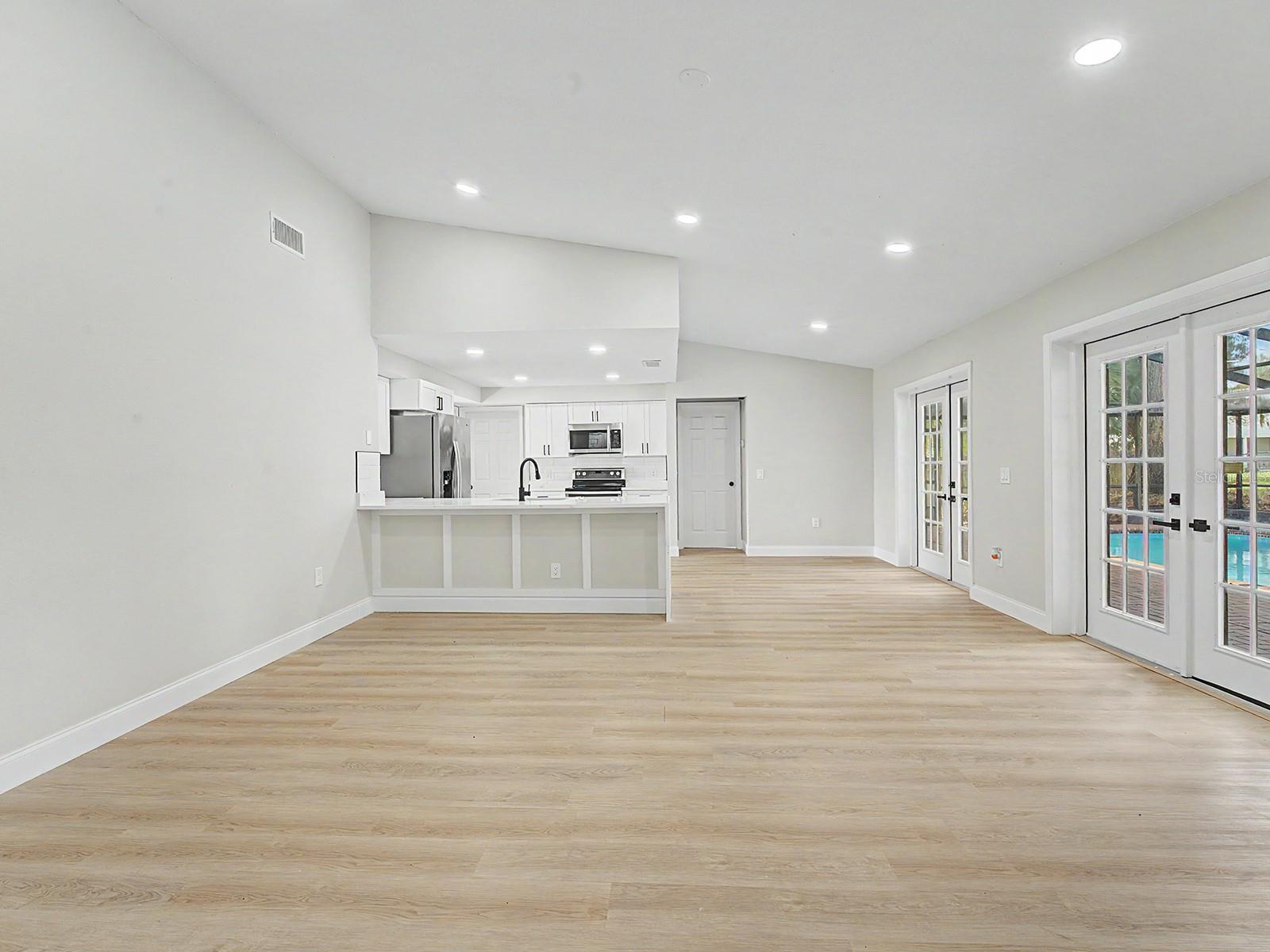 Image 10 of 63 For 6918 Odoniel Loop W