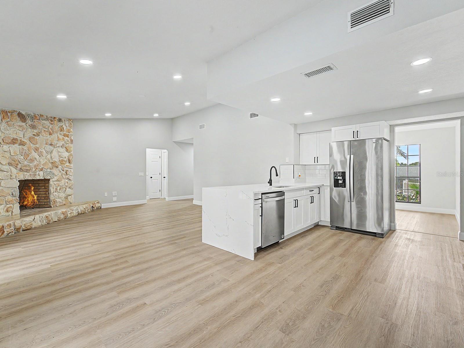 Image 12 of 63 For 6918 Odoniel Loop W