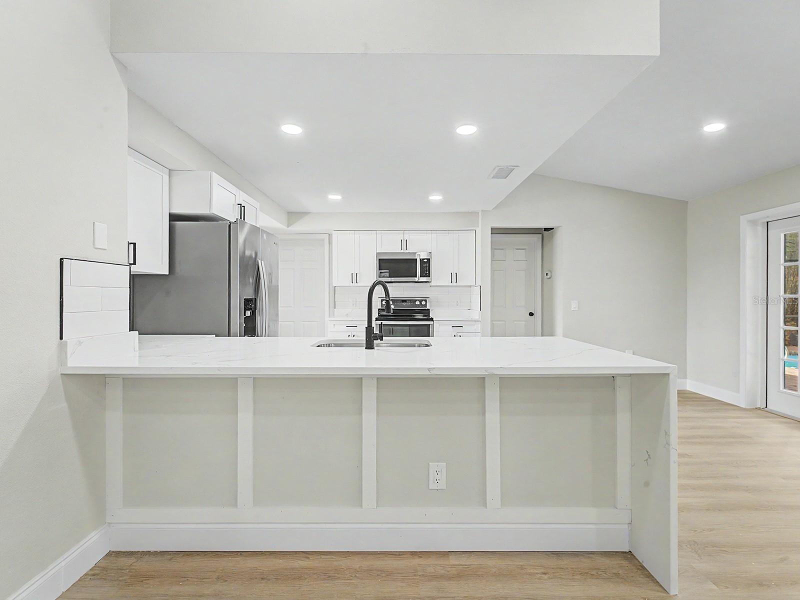 Image 13 of 63 For 6918 Odoniel Loop W