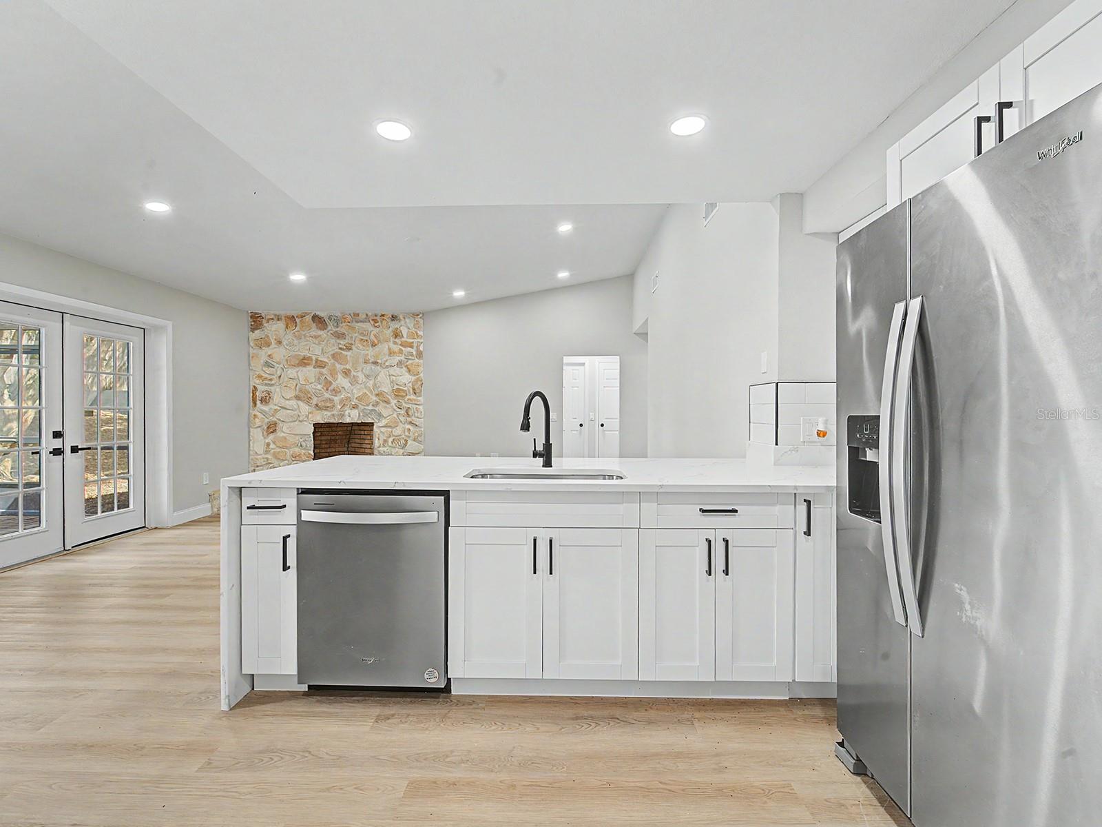 Image 15 of 63 For 6918 Odoniel Loop W