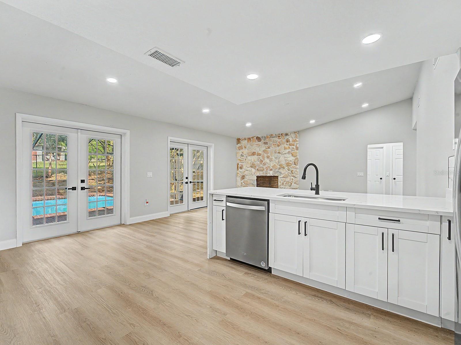 Image 16 of 63 For 6918 Odoniel Loop W