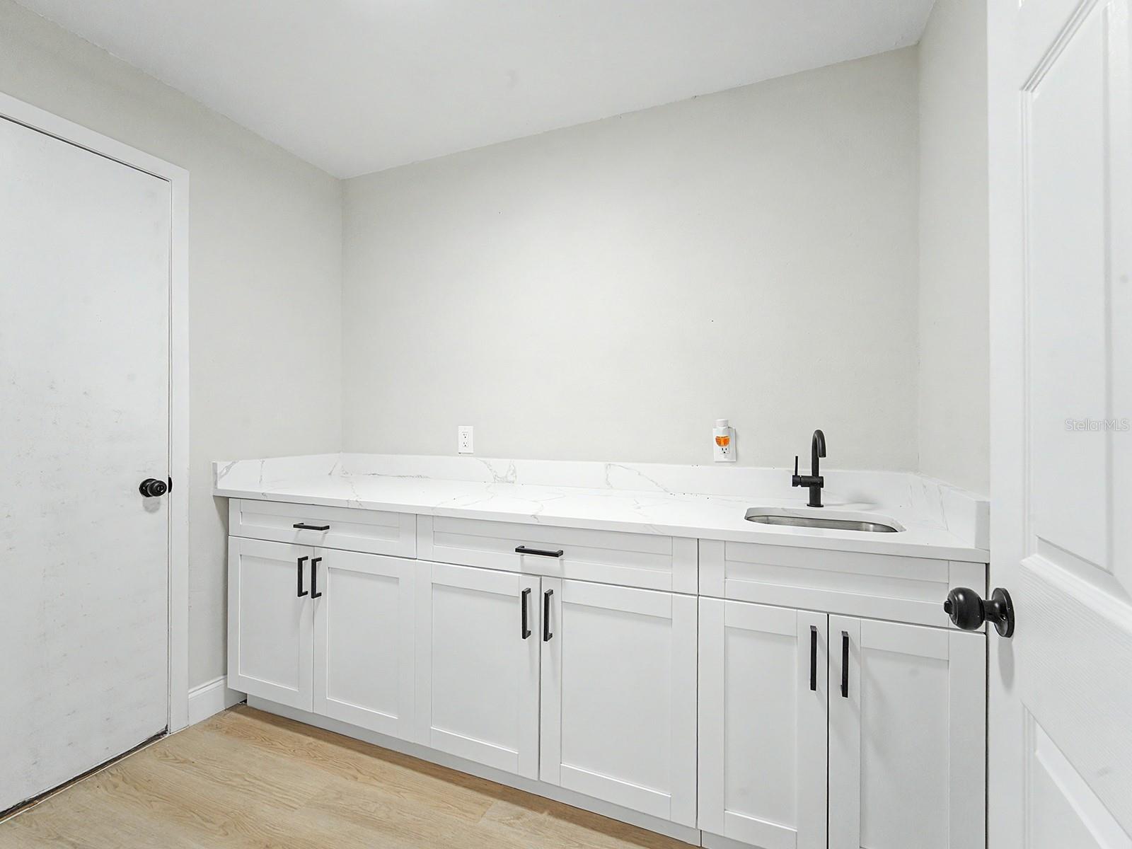 Image 20 of 63 For 6918 Odoniel Loop W