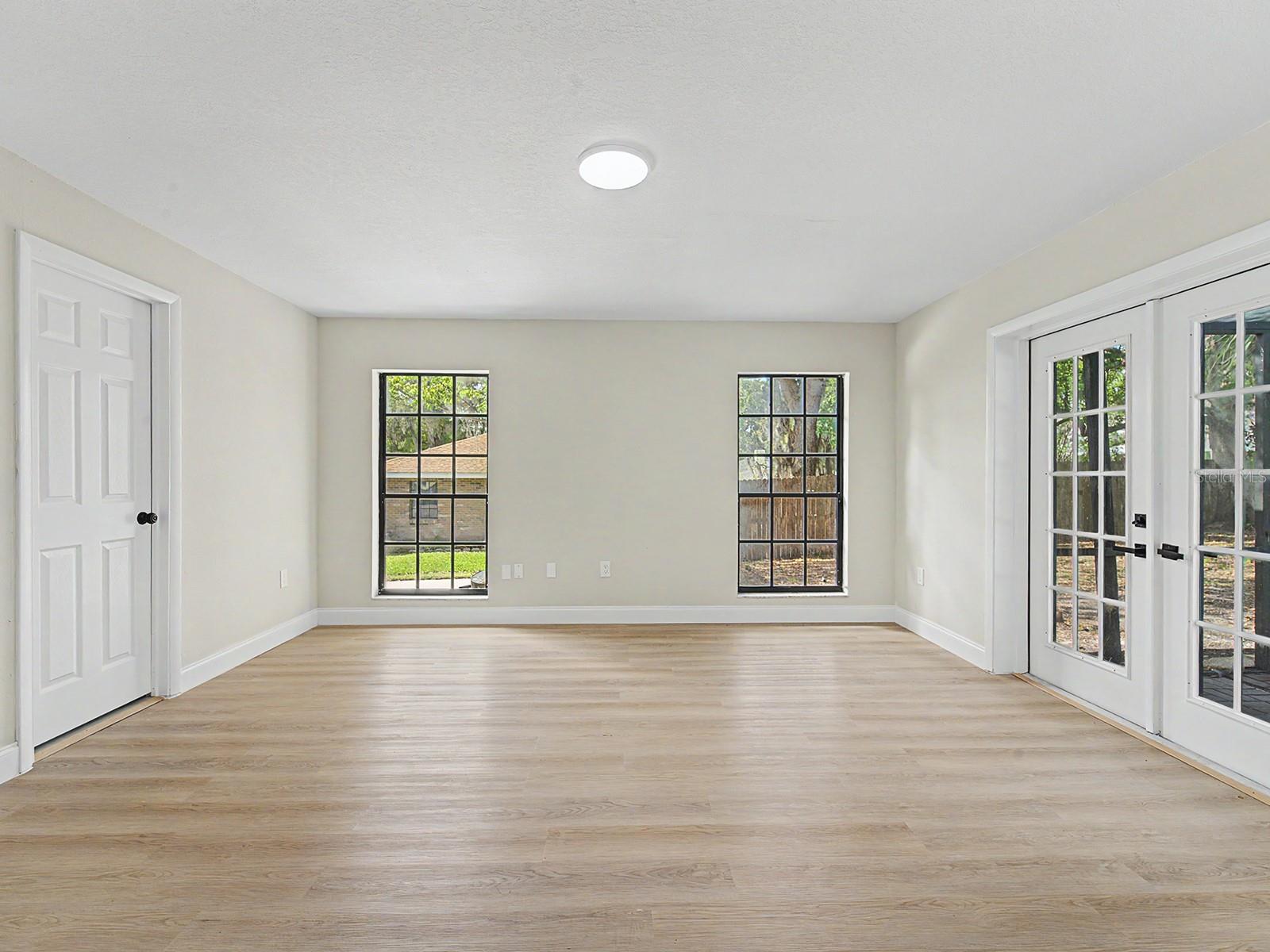 Image 22 of 63 For 6918 Odoniel Loop W