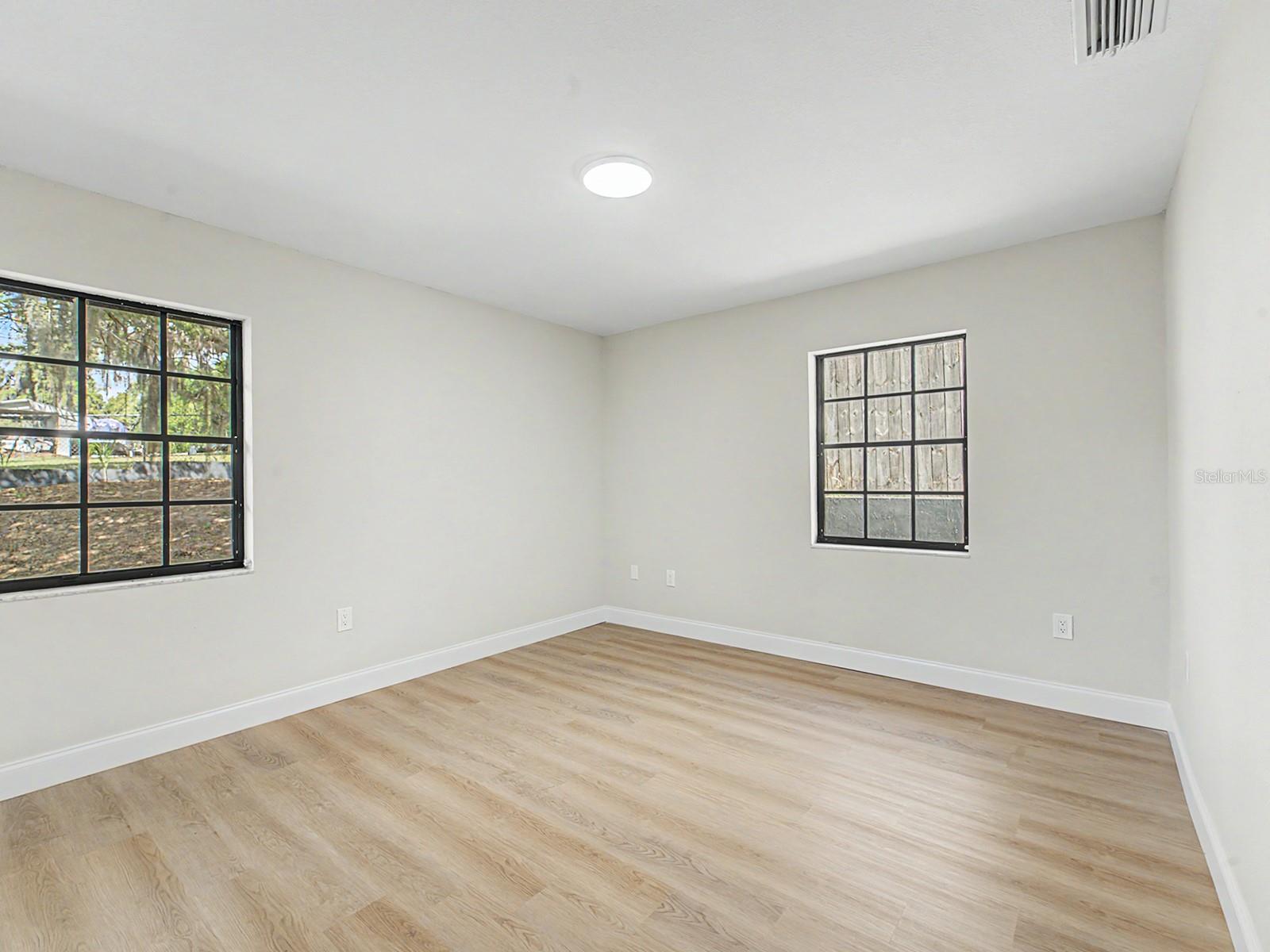 Image 28 of 63 For 6918 Odoniel Loop W