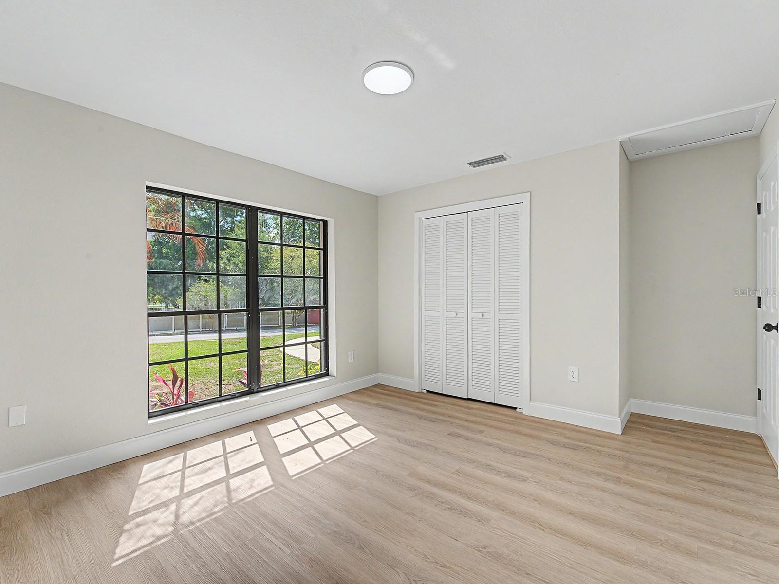 Image 29 of 63 For 6918 Odoniel Loop W