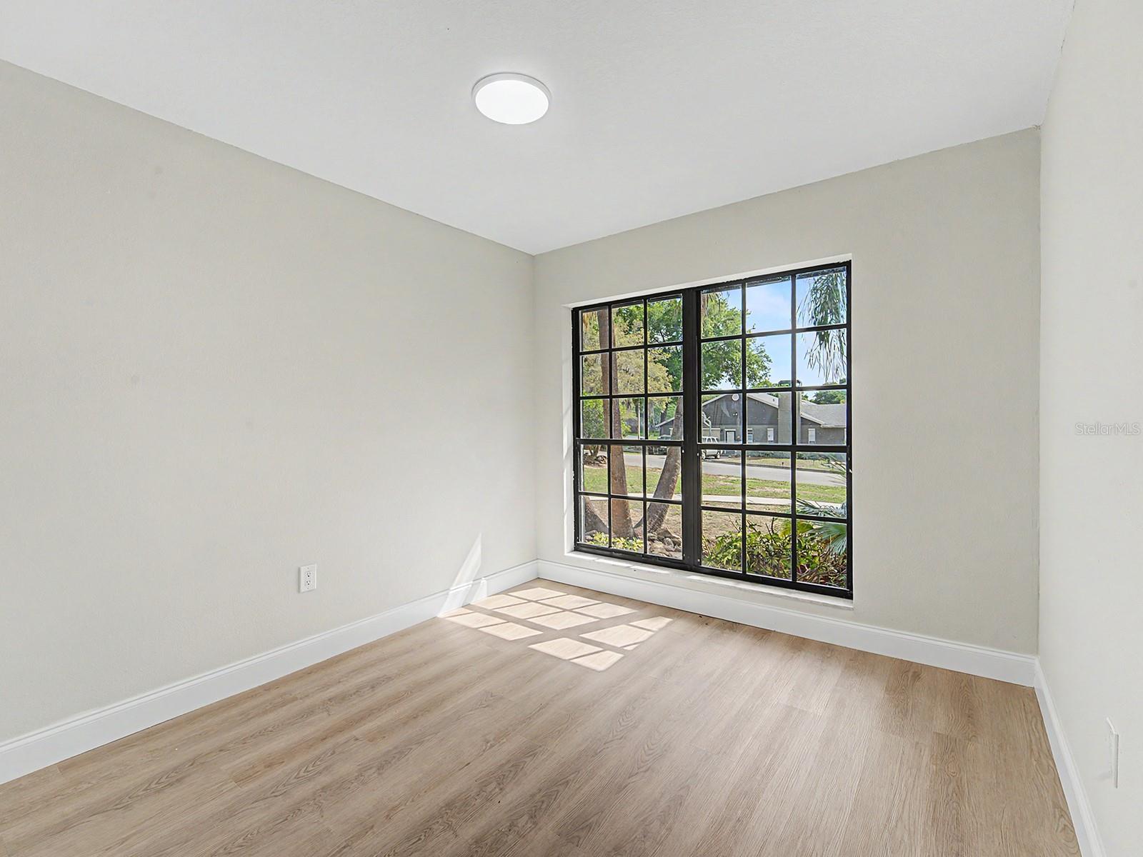 Image 31 of 63 For 6918 Odoniel Loop W