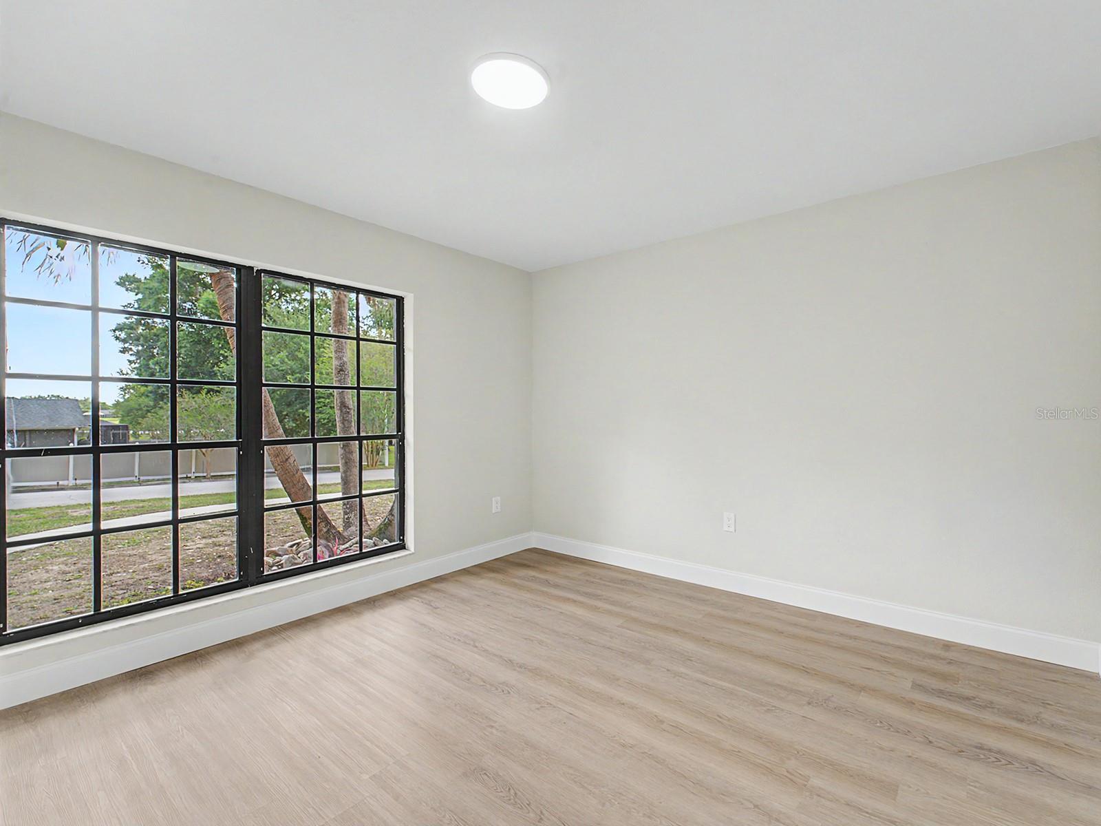 Image 32 of 63 For 6918 Odoniel Loop W