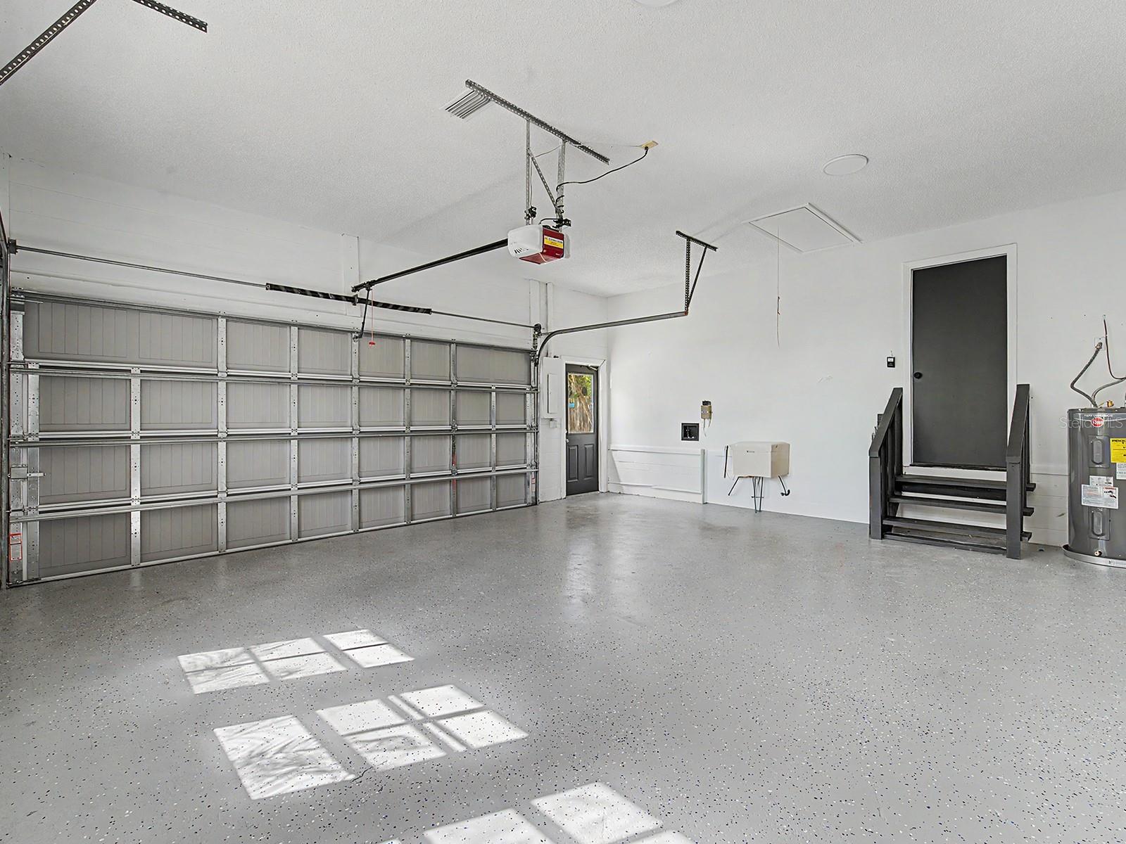 Image 35 of 63 For 6918 Odoniel Loop W