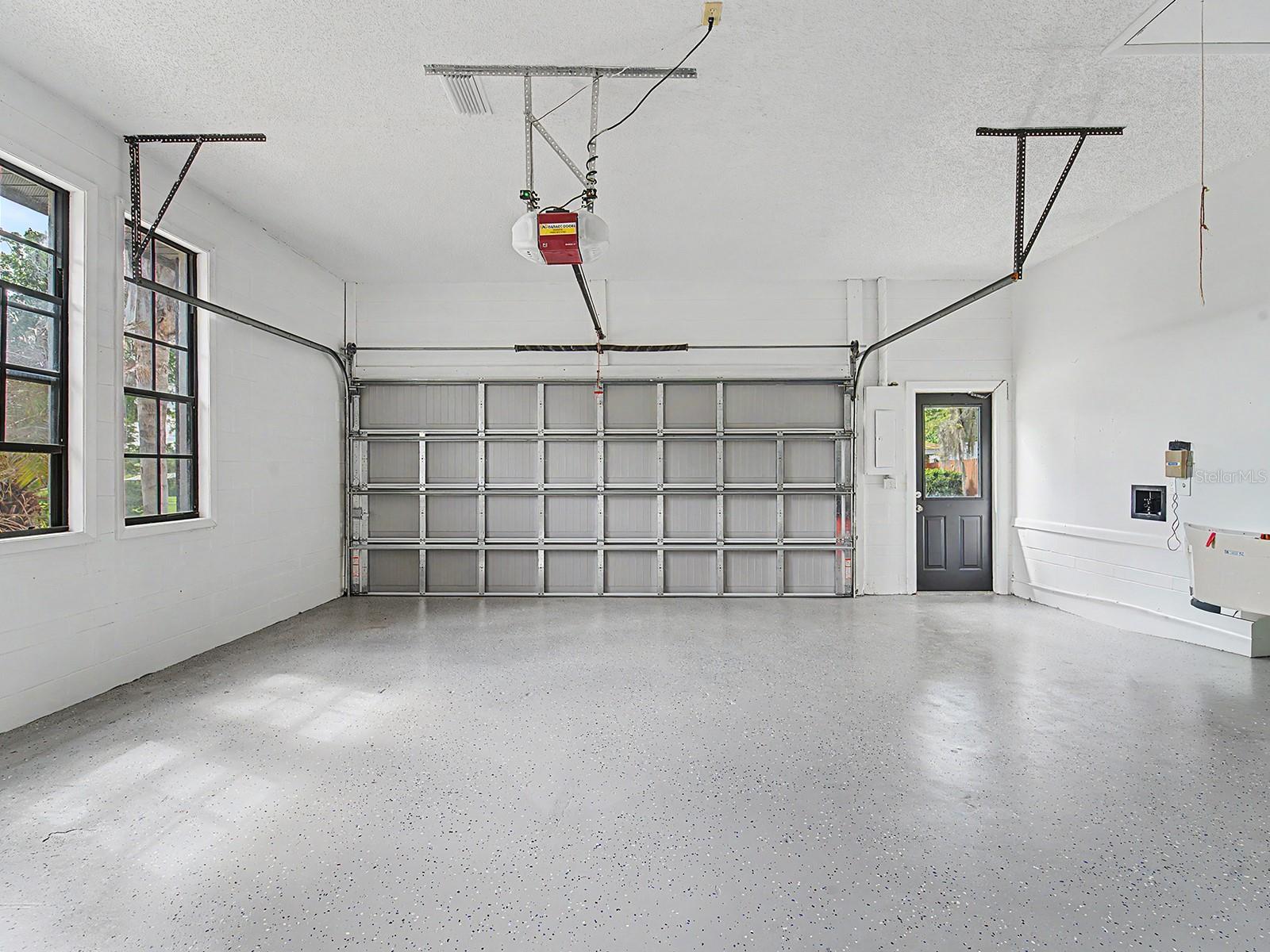 Image 36 of 63 For 6918 Odoniel Loop W