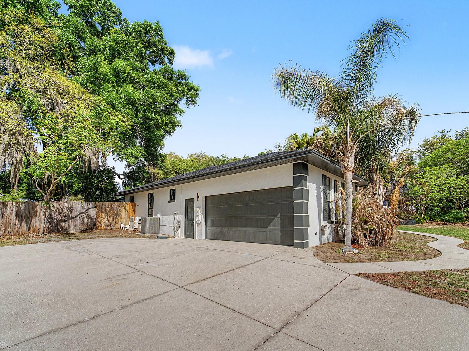 Image 38 of 63 For 6918 Odoniel Loop W