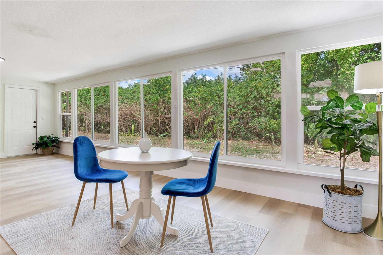 Image 18 of 49 For 2753 Valencia Drive