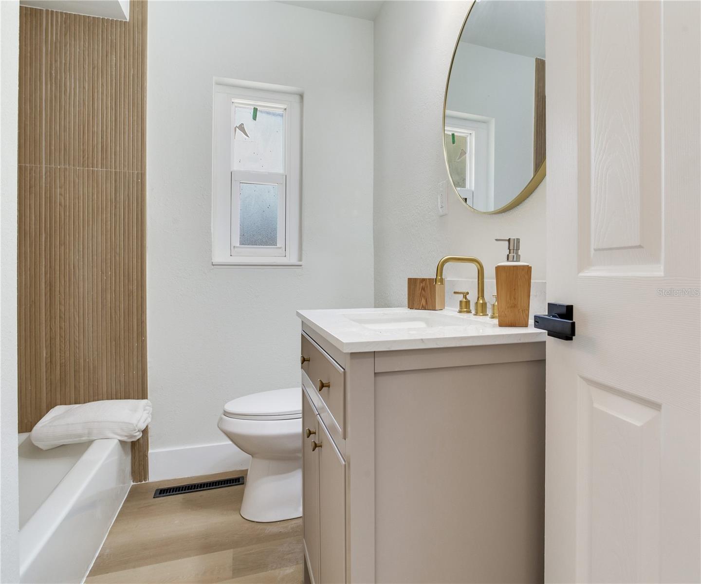 Image 36 of 49 For 2753 Valencia Drive