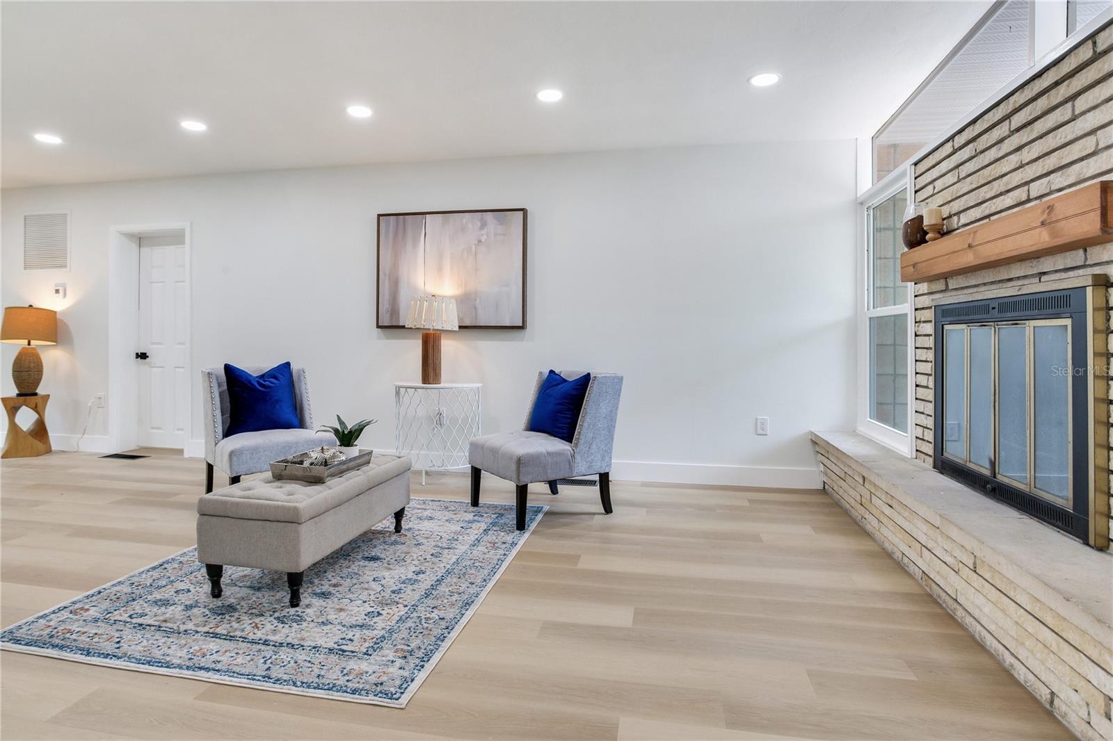 Image 7 of 49 For 2753 Valencia Drive