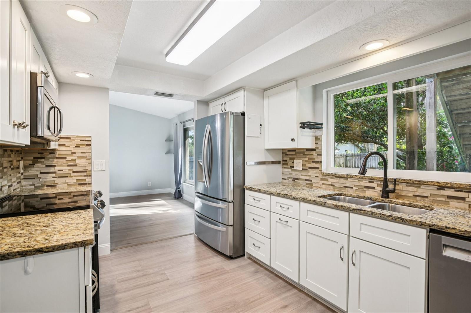 Image 11 of 39 For 2589 Knoll Street W