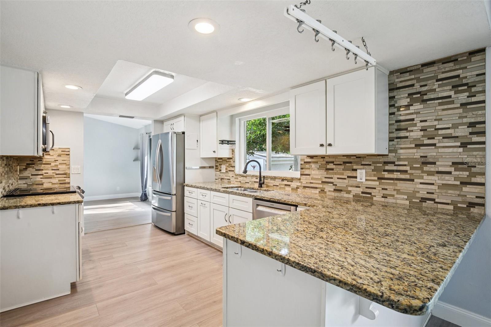 Image 12 of 39 For 2589 Knoll Street W