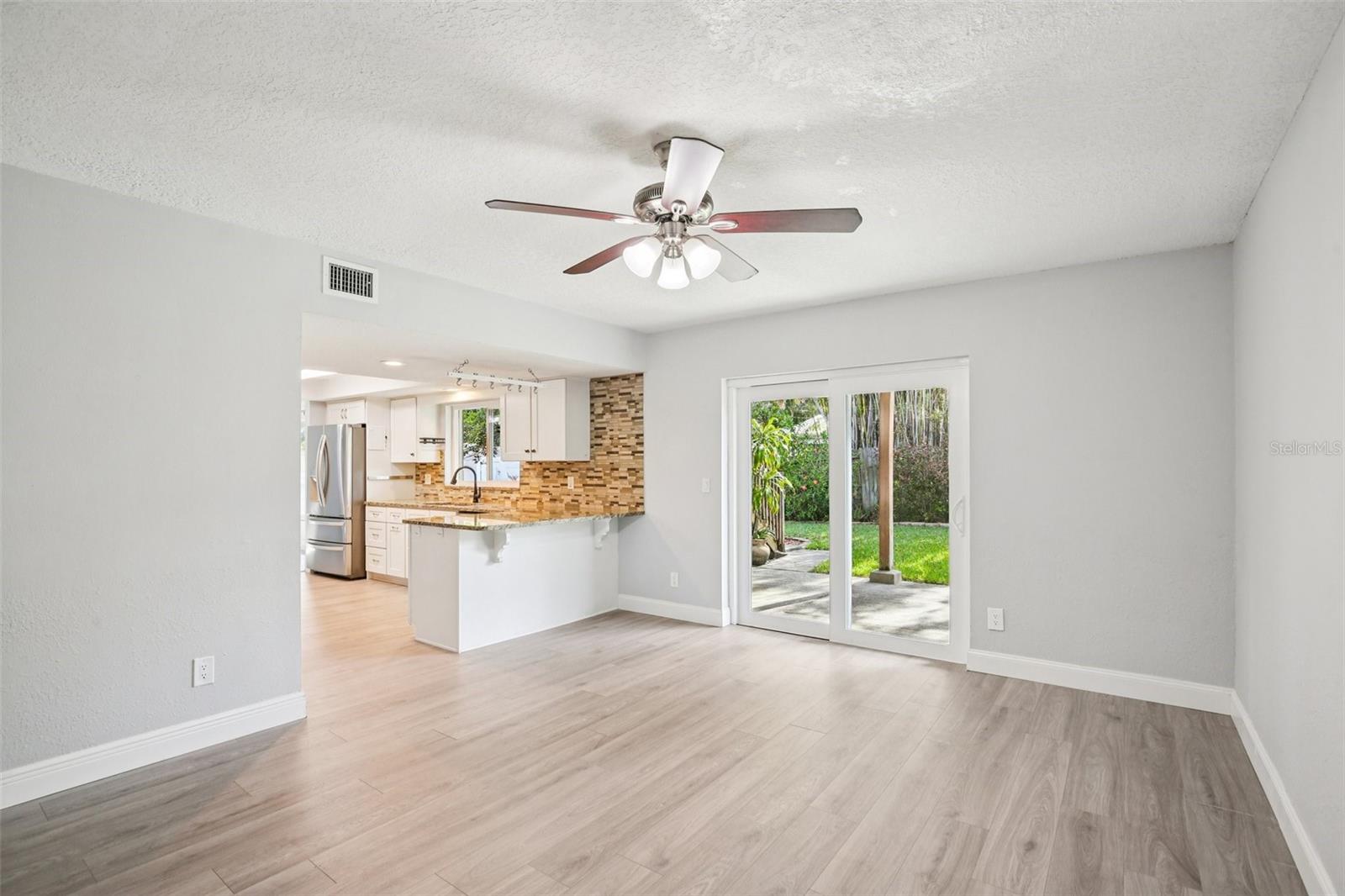 Image 14 of 39 For 2589 Knoll Street W