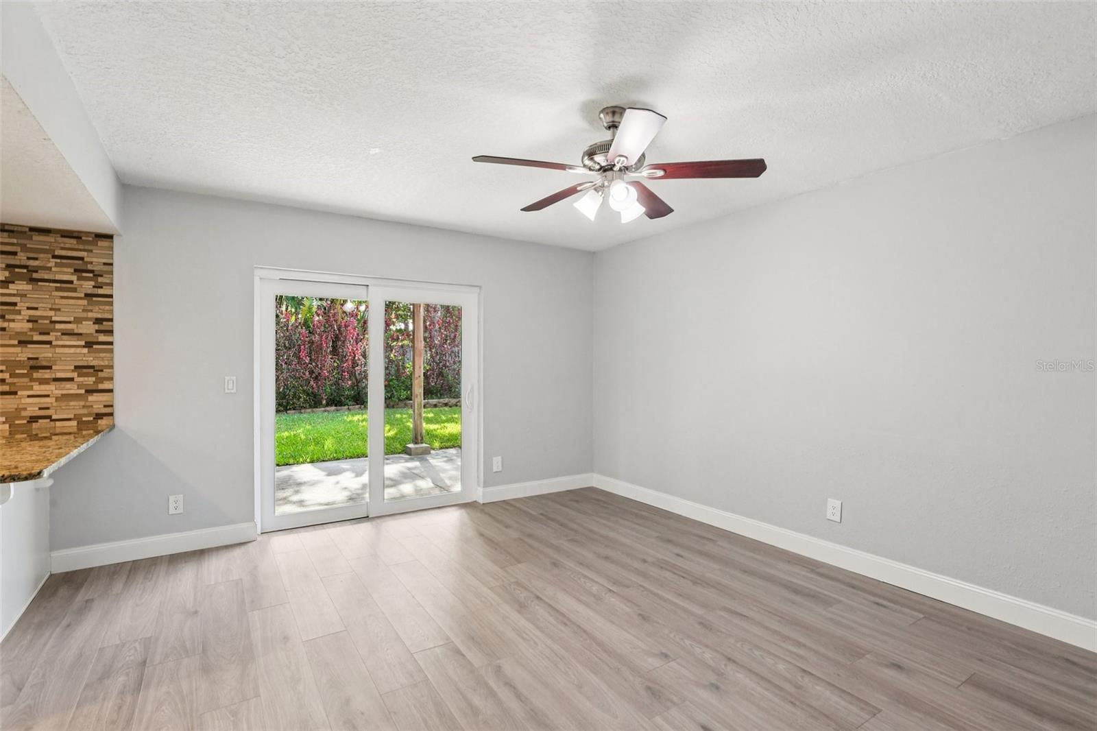 Image 15 of 39 For 2589 Knoll Street W