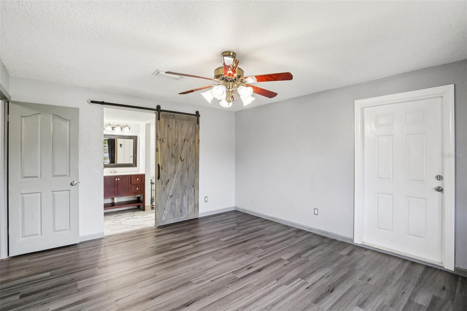 Image 17 of 39 For 2589 Knoll Street W