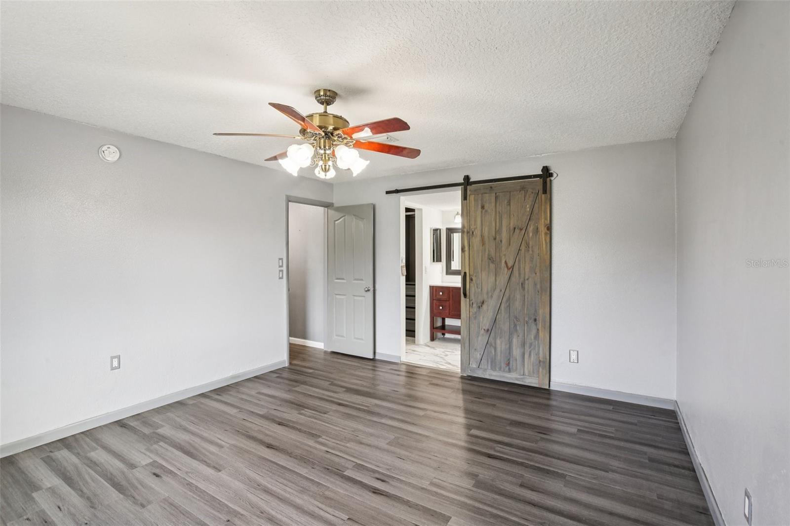 Image 18 of 39 For 2589 Knoll Street W